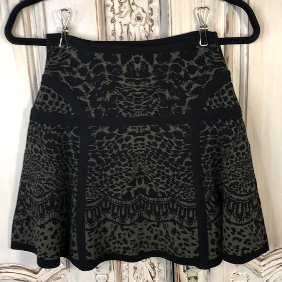 Diane von Furstenberg Heavy Knit Animal and Bordered Print Skater Mini Skirt S\P - Picture 1 of 10
